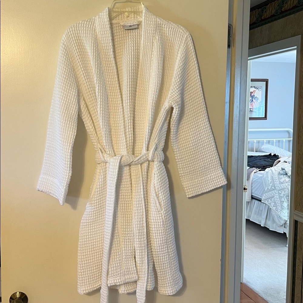 PARACHUTE White Waffle Knit Robe - Classic Spa Style